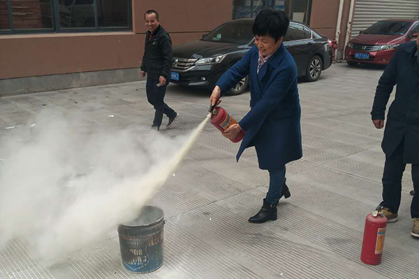 敲響火災警鐘，鞏固防火意識——洛茲服飾舉行消防知識培訓與火災演習